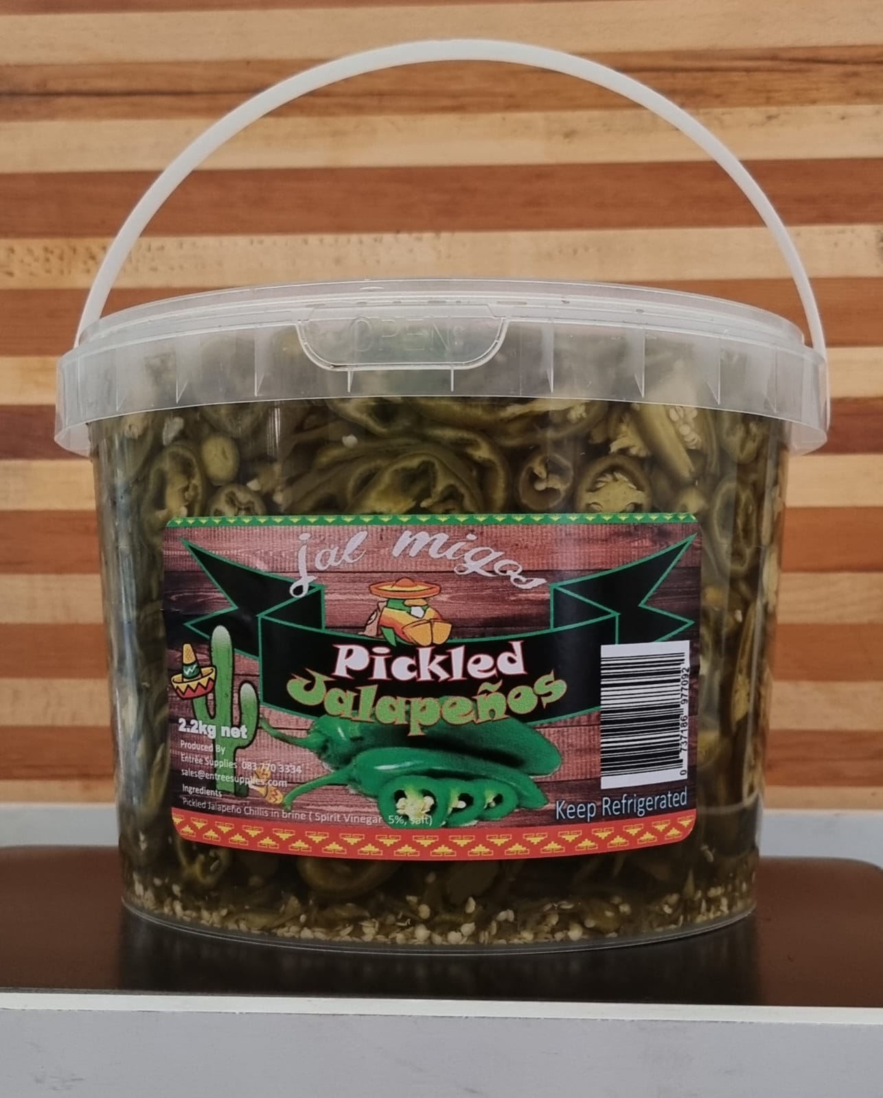 Clear 2.2kg bucket with a carry handle, full of sliced pickled jalapeños